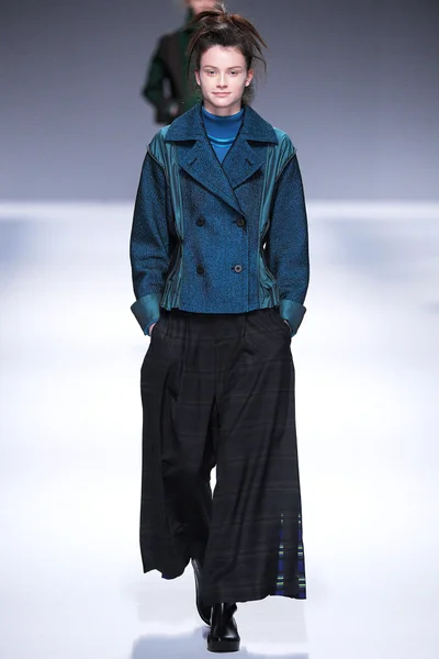 Look 37